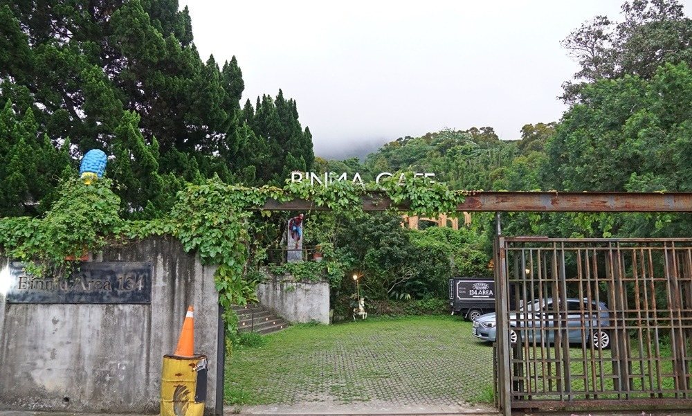 Binma Area 134 綠樹環抱的庭園入口,藏身山林間的玻璃屋咖啡