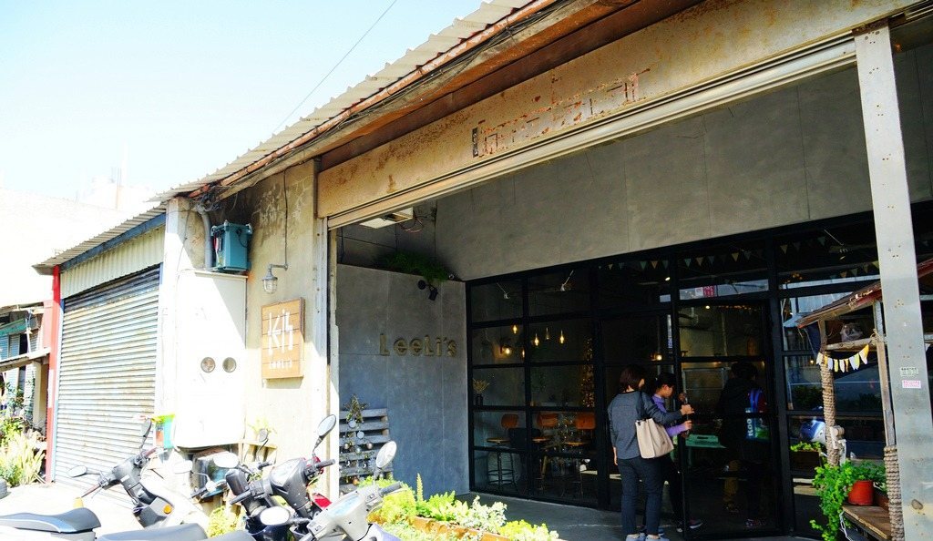 LeeLi's 餐館 鹿港興化街老屋外牆與工業風吧台座位實拍
