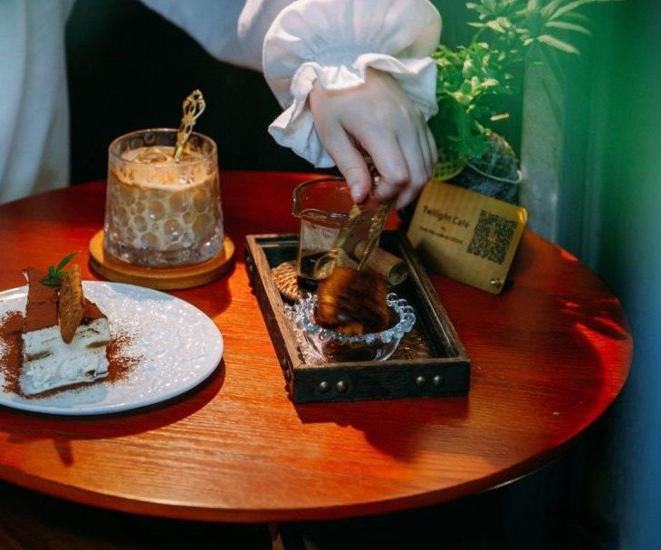 微光森林 Twilight Cafe 經典提拉米蘇搭配冰咖啡的午後組合