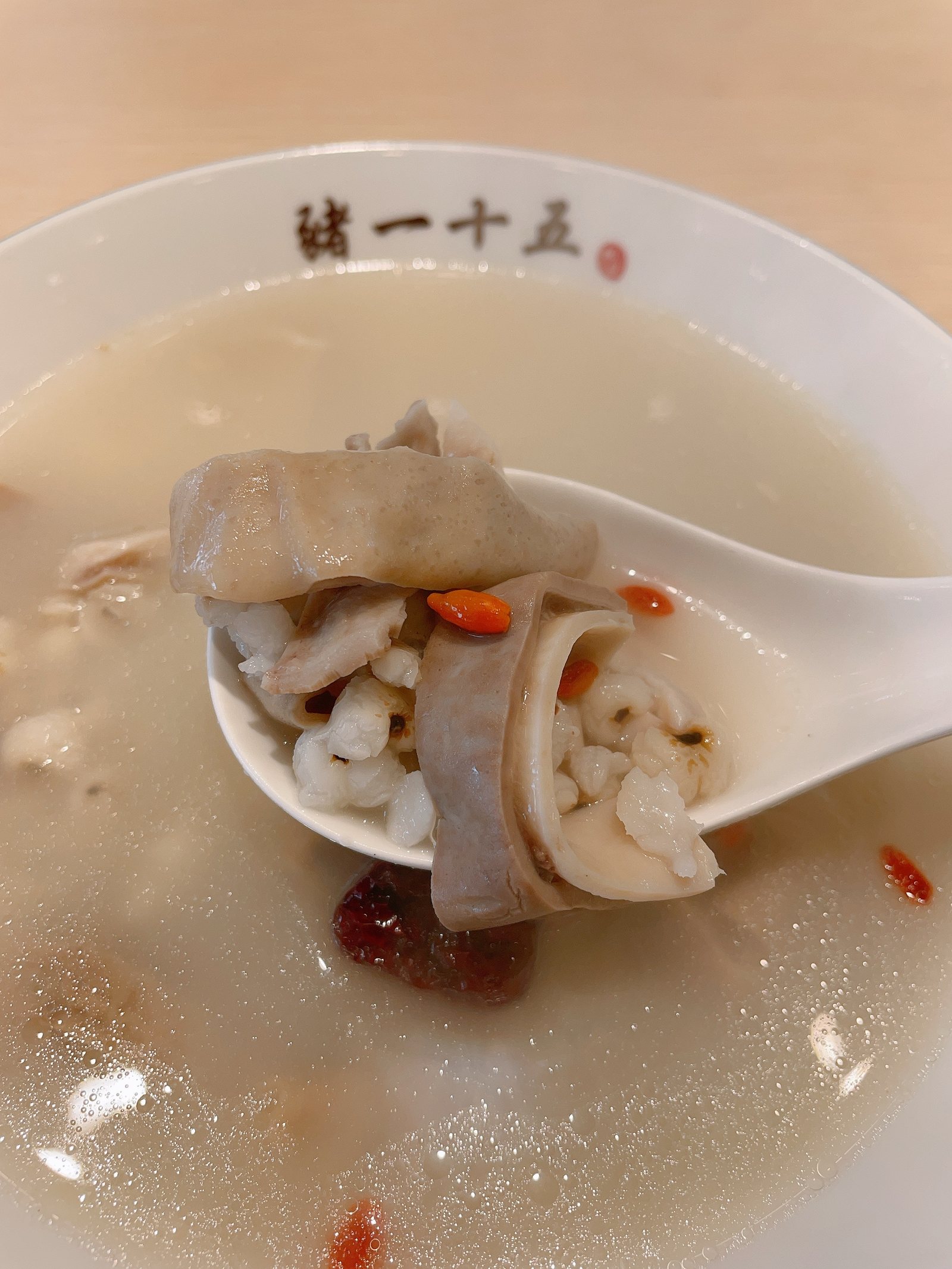 豬一十五 招牌刈包與四神湯