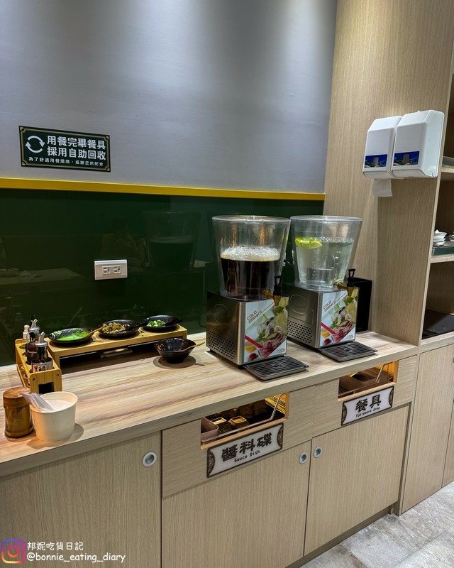 豬一十五 文青墨綠用餐空間